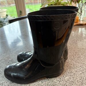 UGG Black Rain Boots, soft fur lining, size 8